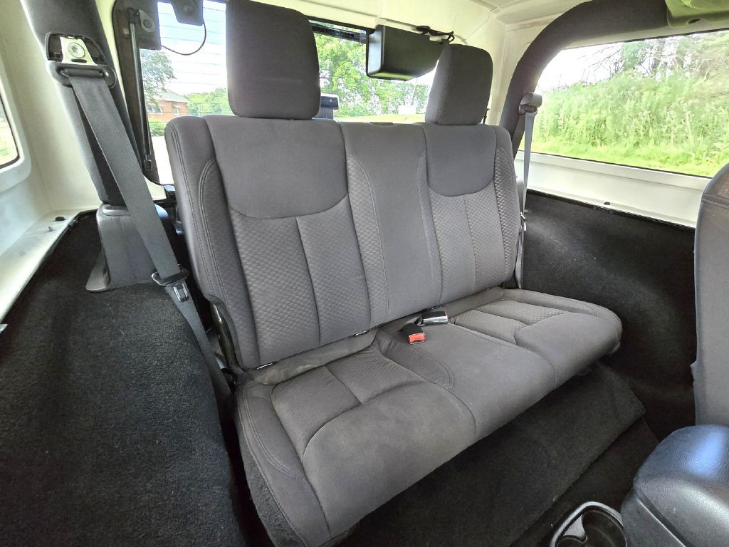 2013 Jeep Wrangler Image 16