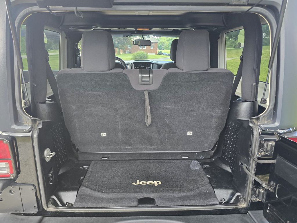 2013 Jeep Wrangler Image 17