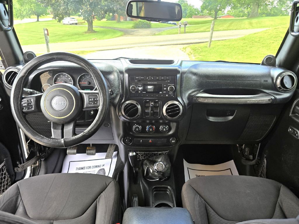 2013 Jeep Wrangler Image 18
