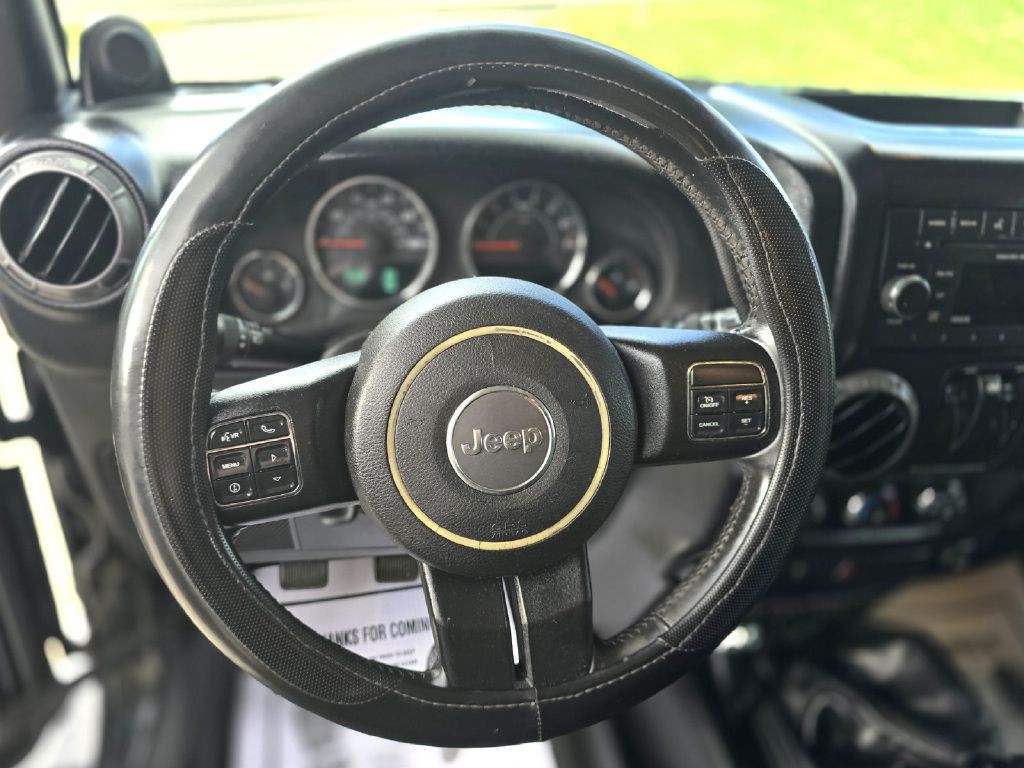 2013 Jeep Wrangler Image 19
