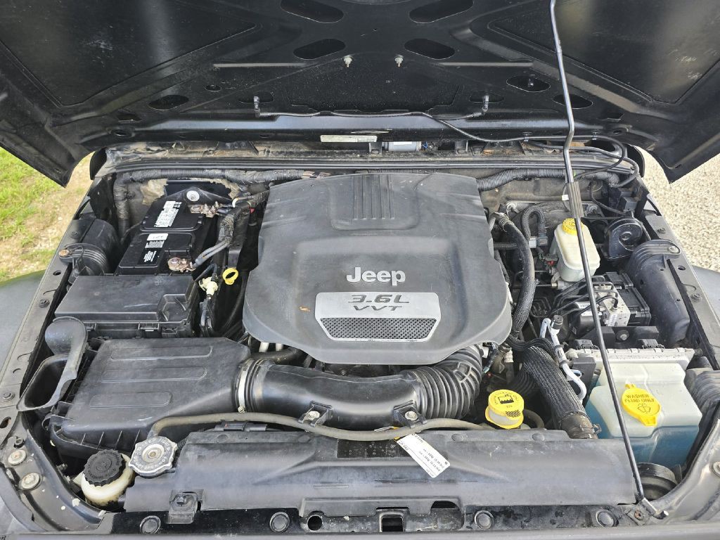 2013 Jeep Wrangler Image 24