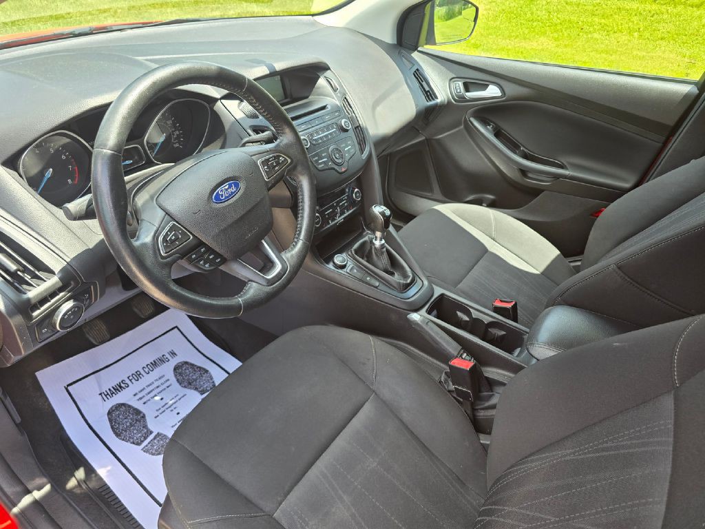2016 Ford Focus Image 12