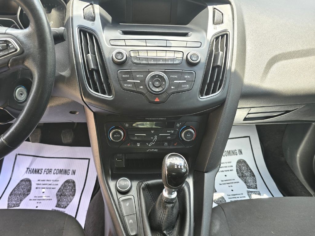 2016 Ford Focus Image 19