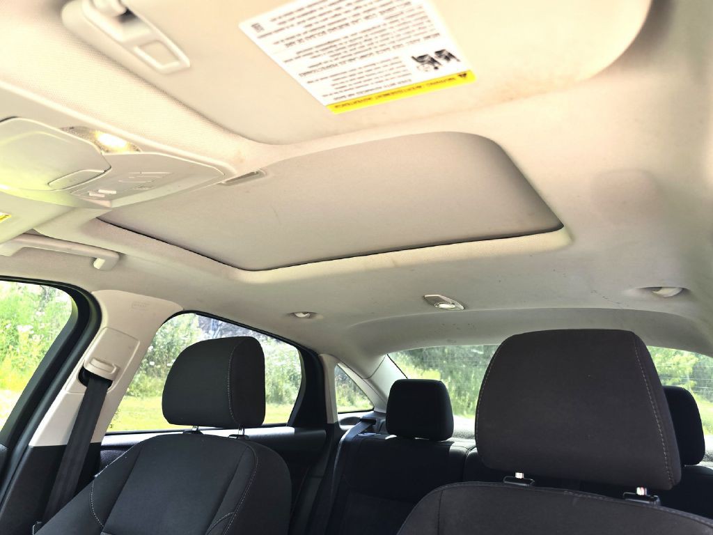 2016 Ford Focus Image 22
