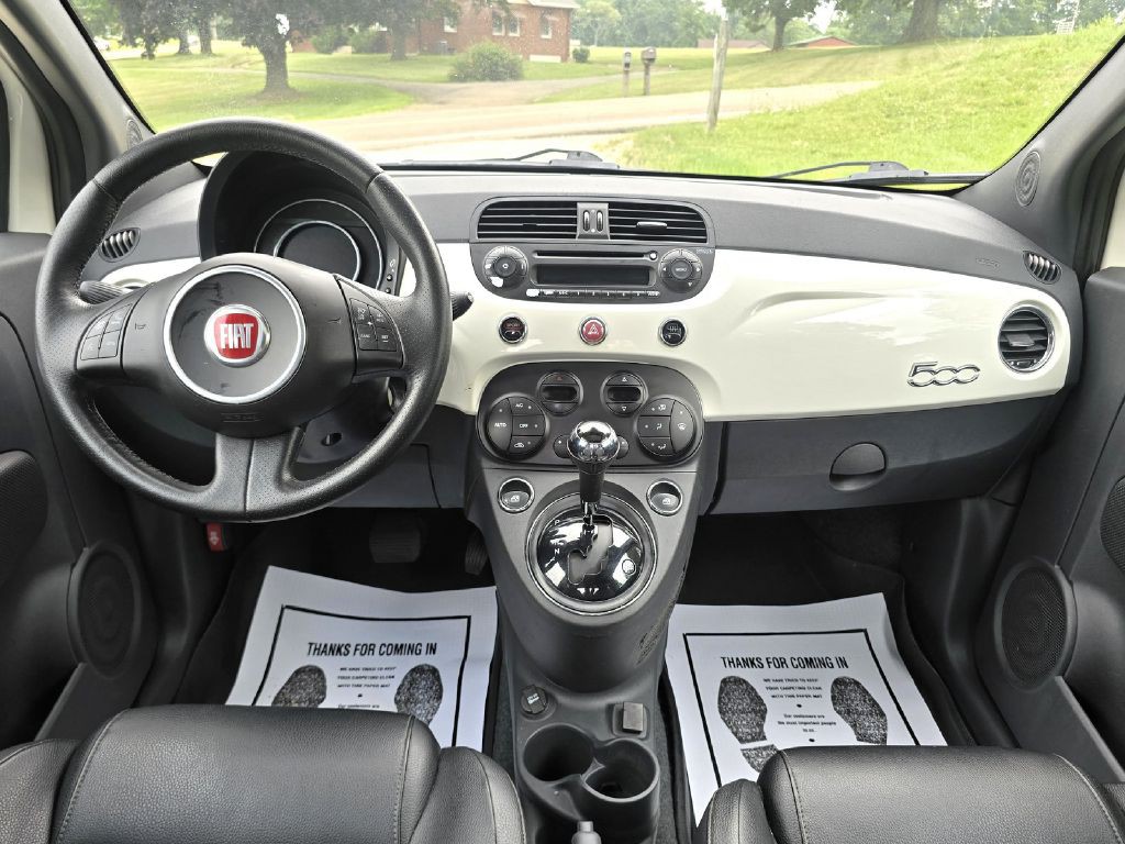 2015 FIAT 500 Image 17