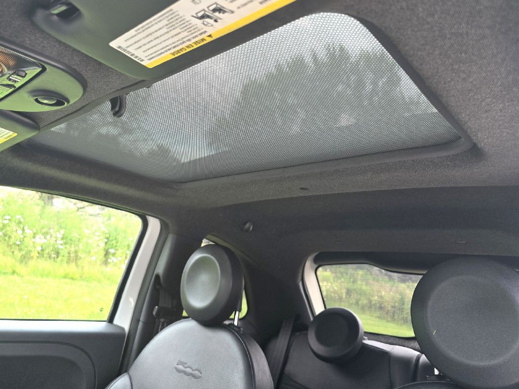 2015 FIAT 500 Image 21