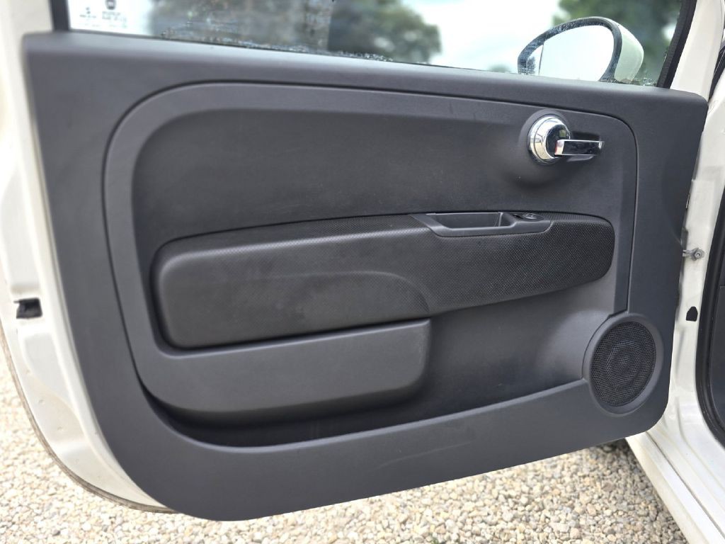 2015 FIAT 500 Image 22