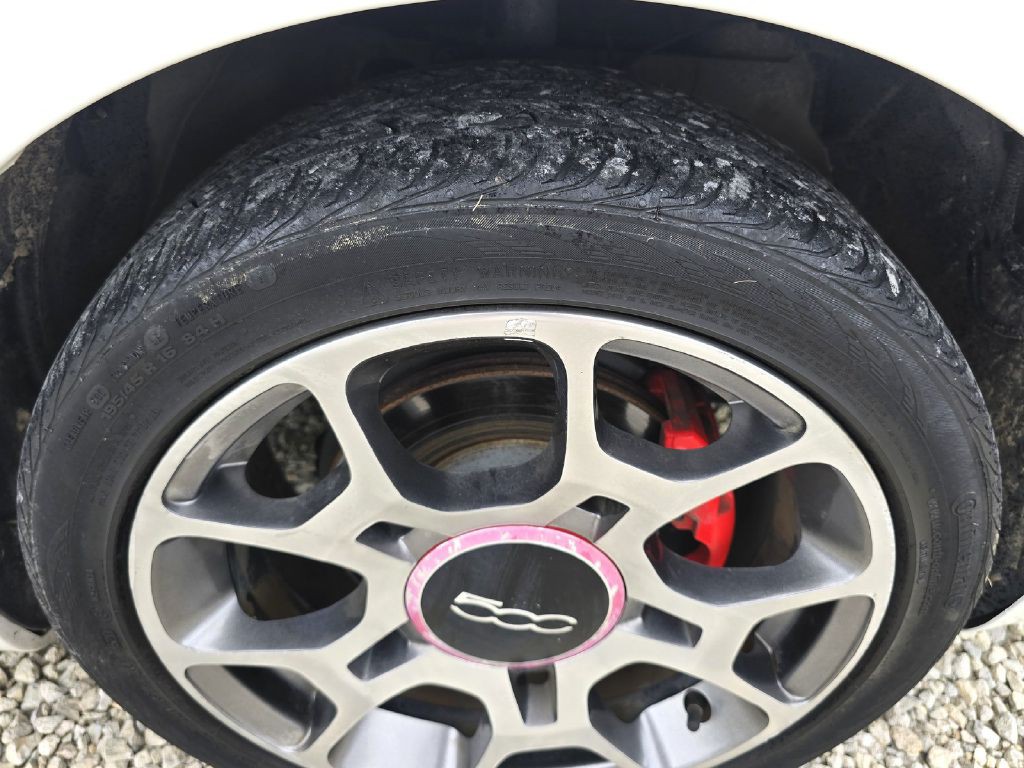 2015 FIAT 500 Image 25