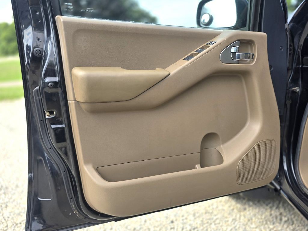 2005 Nissan Frontier Image 23