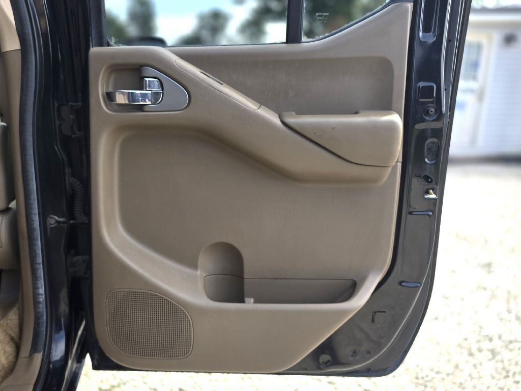 2005 Nissan Frontier Image 25