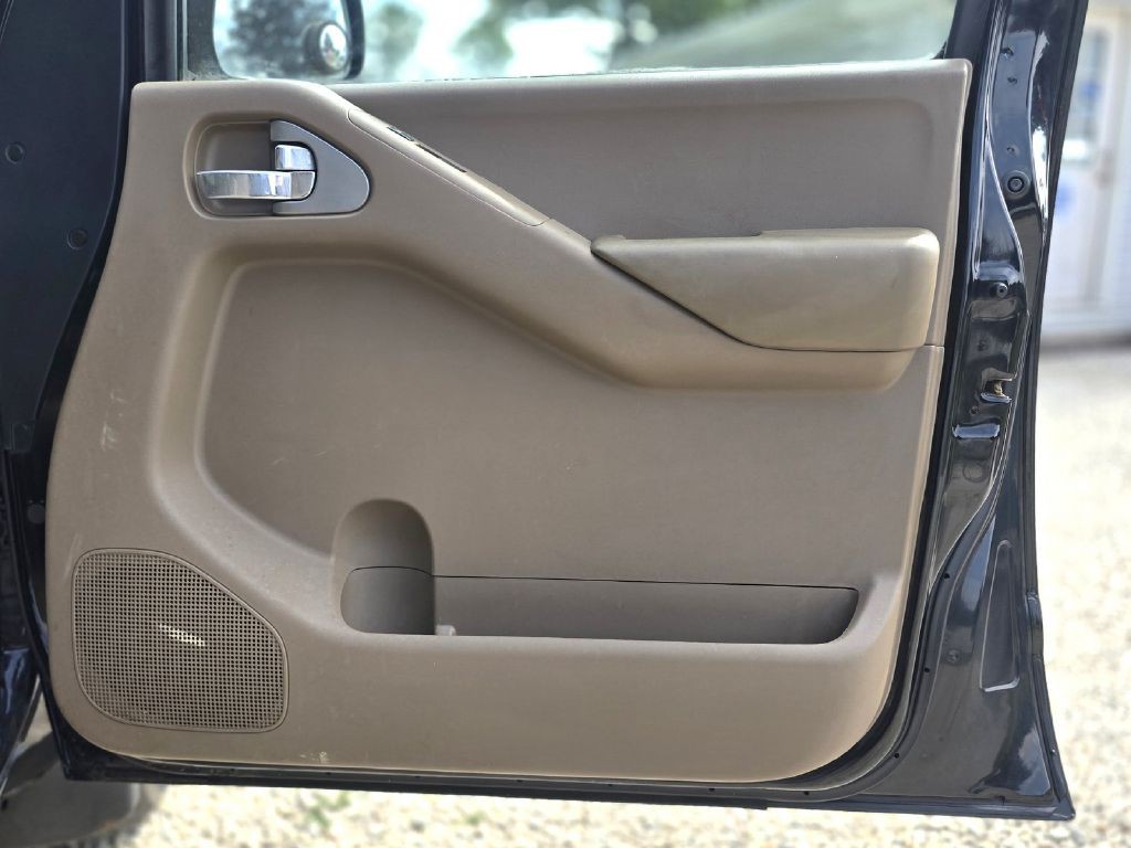 2005 Nissan Frontier Image 26