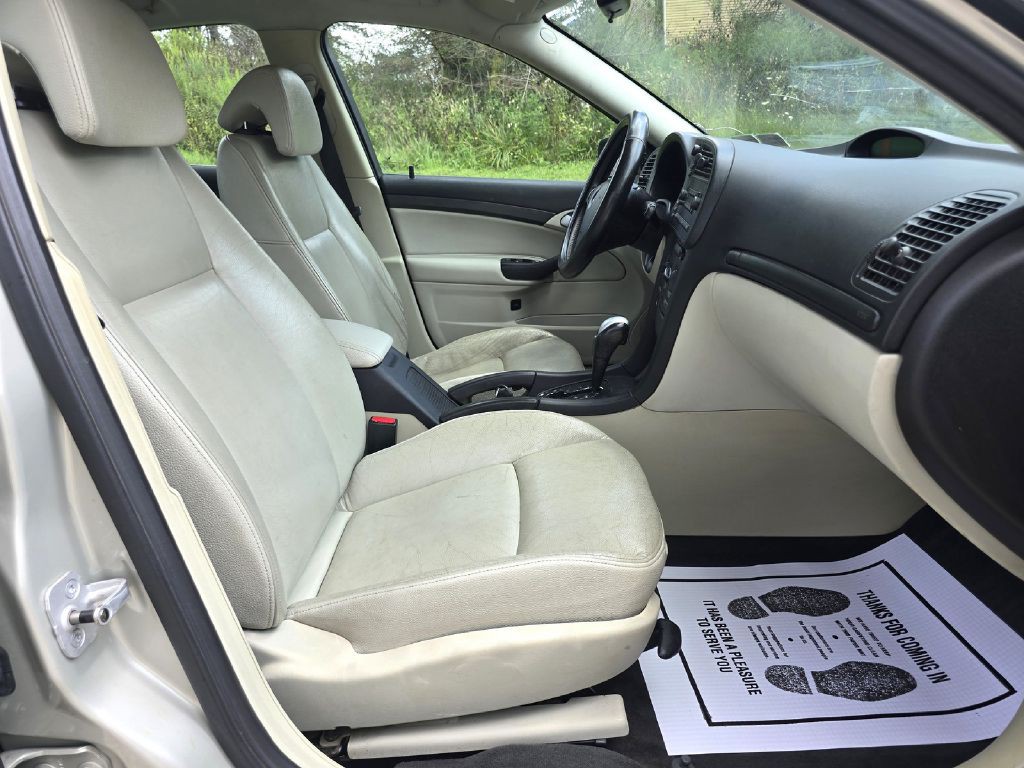 2005 Saab 9-3 Image 16