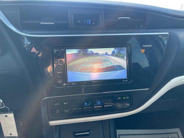 2017 Toyota Corolla Image 21