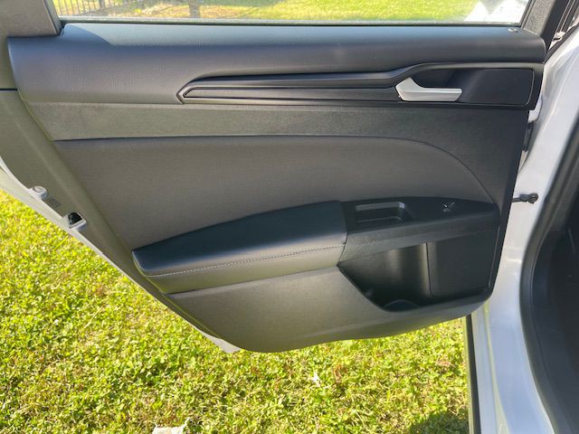 2018 Ford Fusion Image 16