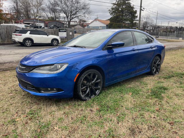 2016 Chrysler 200 Image 1