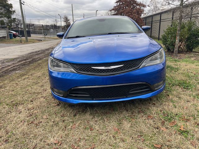 2016 Chrysler 200 Image 2
