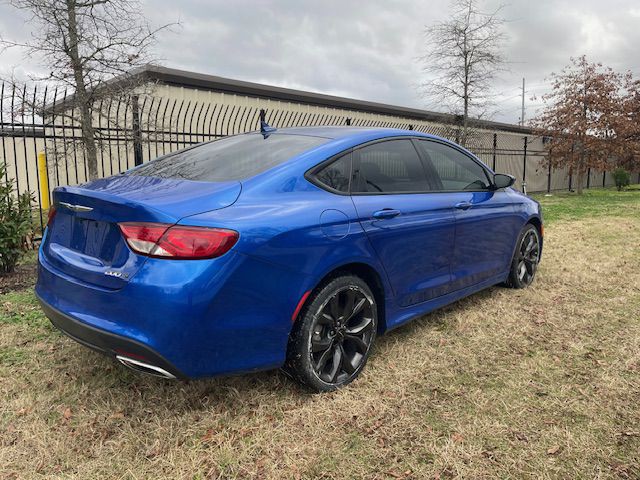 2016 Chrysler 200 Image 4