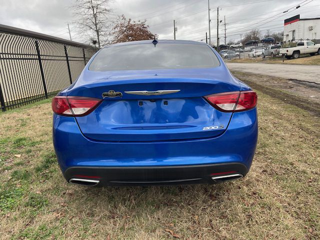 2016 Chrysler 200 Image 5