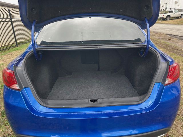 2016 Chrysler 200 Image 8