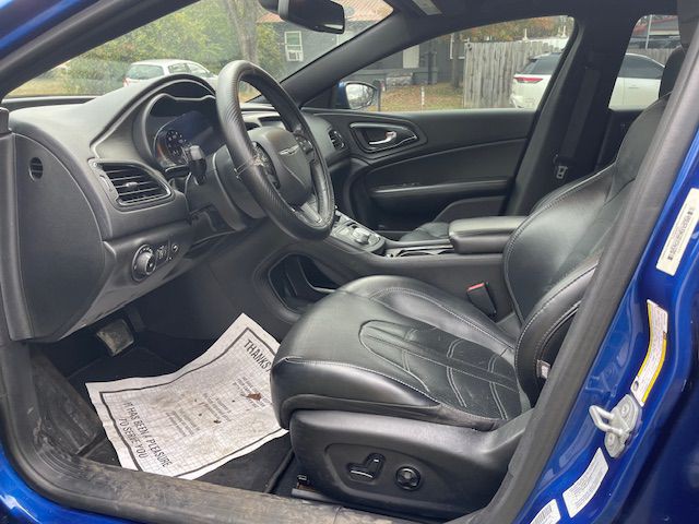 2016 Chrysler 200 Image 10