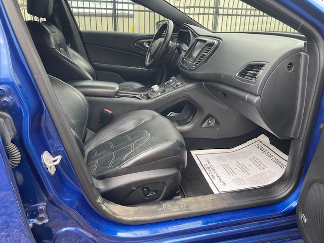 2016 Chrysler 200 Image 13