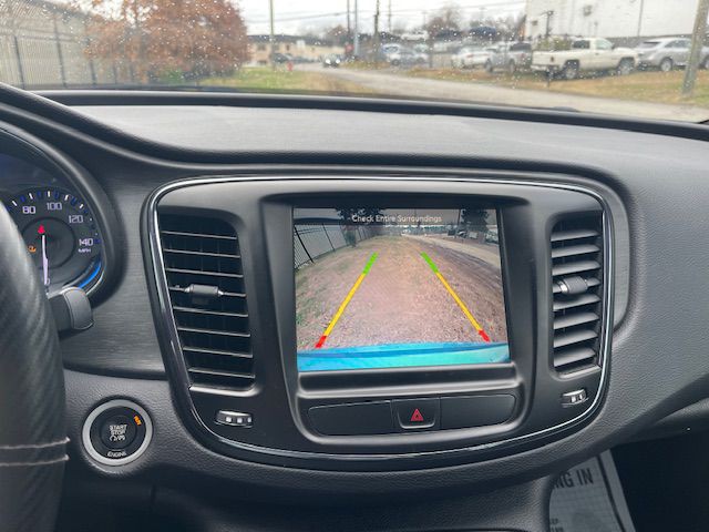 2016 Chrysler 200 Image 17