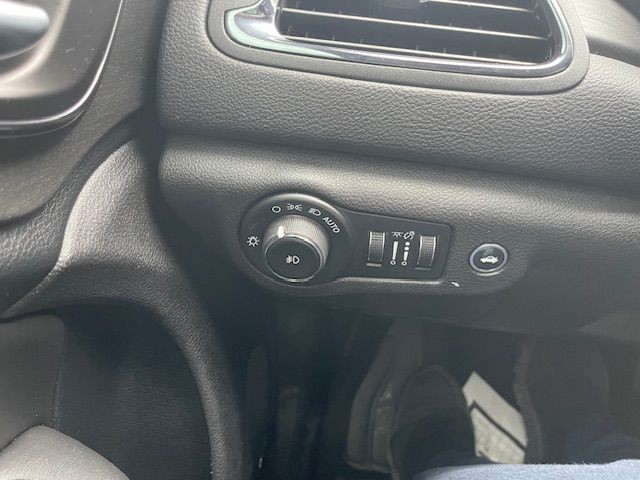 2016 Chrysler 200 Image 20