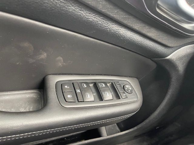 2016 Chrysler 200 Image 22