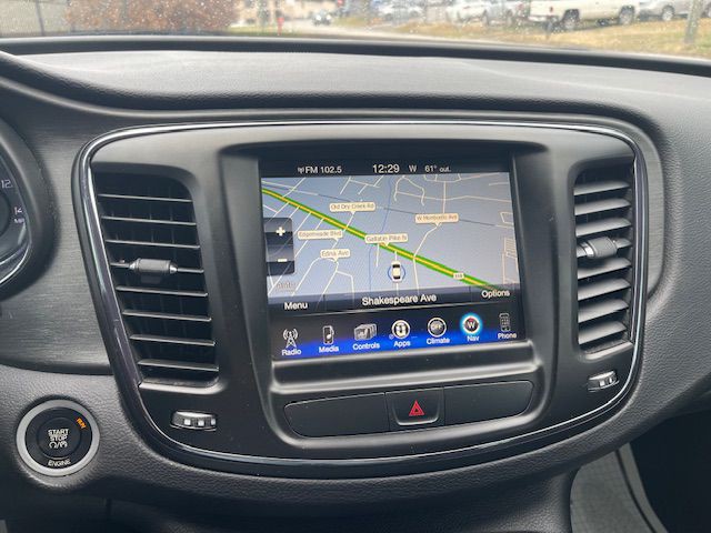 2016 Chrysler 200 Image 23