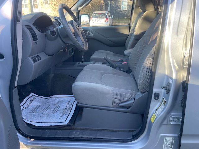 2010 Nissan Frontier Image 9