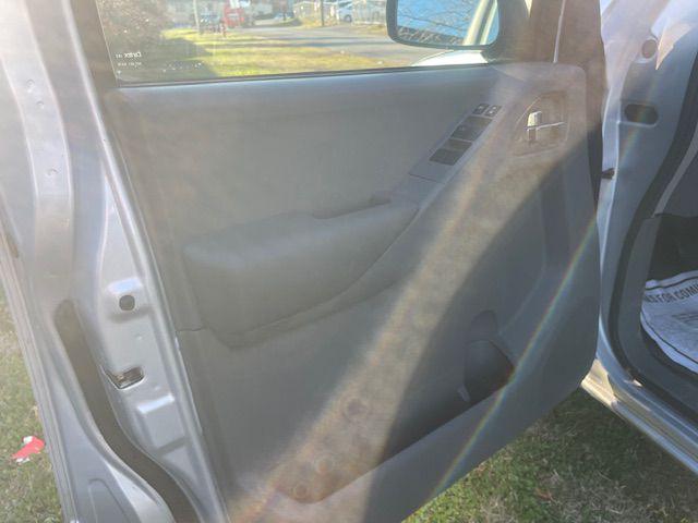 2010 Nissan Frontier Image 10