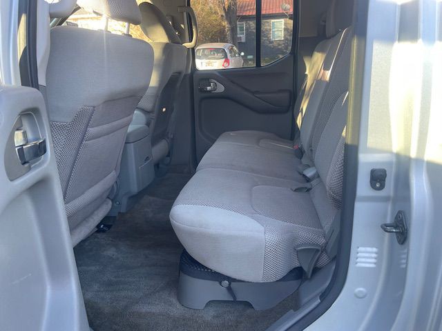 2010 Nissan Frontier Image 11