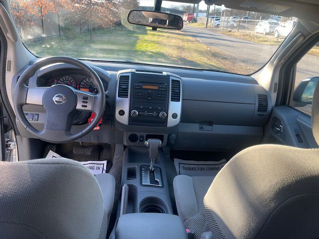 2010 Nissan Frontier Image 13