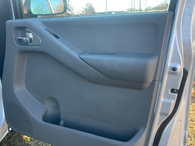 2010 Nissan Frontier Image 15