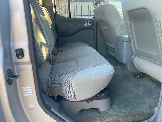 2010 Nissan Frontier Image 16