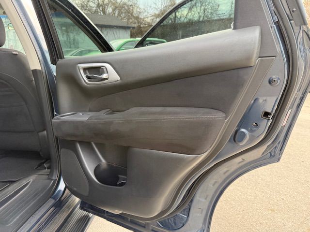 2013 Nissan Pathfinder Image 17