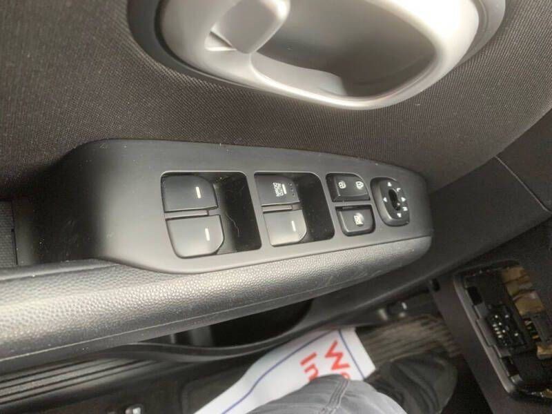 2015 Kia Soul Image 18