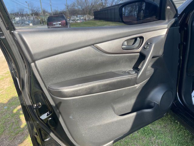 2019 Nissan Rogue Image 11