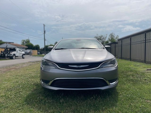 2015 Chrysler 200 Image 2