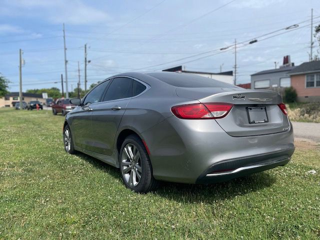 2015 Chrysler 200 Image 4
