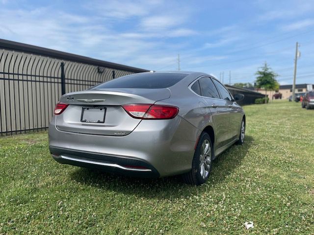 2015 Chrysler 200 Image 6