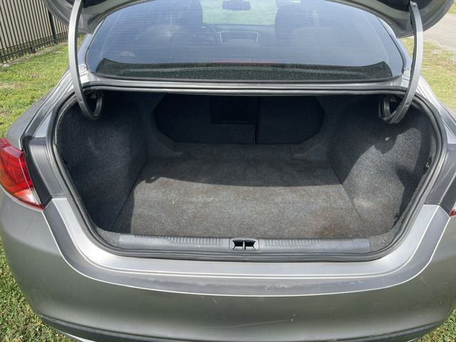 2015 Chrysler 200 Image 8