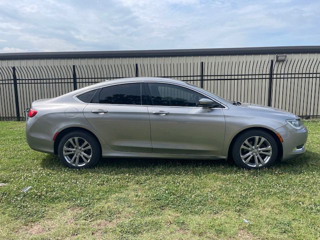 2015 Chrysler 200 Image 10