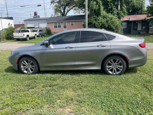 2015 Chrysler 200 Image 11