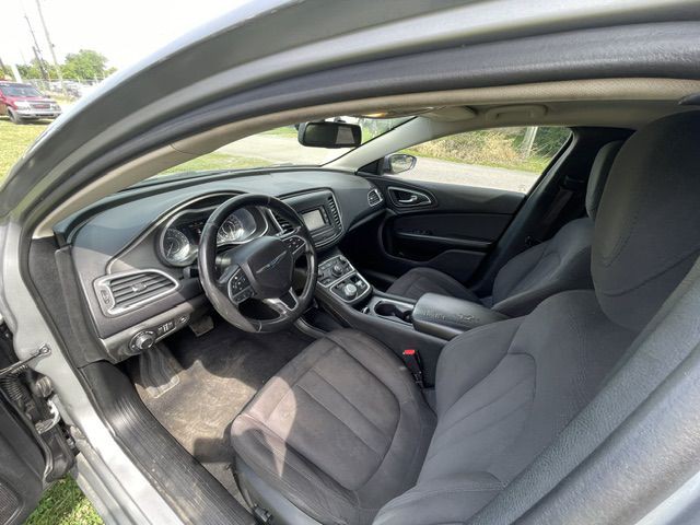 2015 Chrysler 200 Image 12