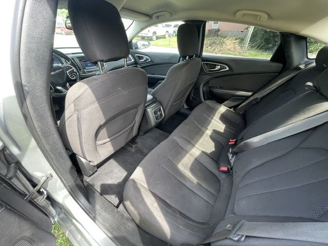 2015 Chrysler 200 Image 14