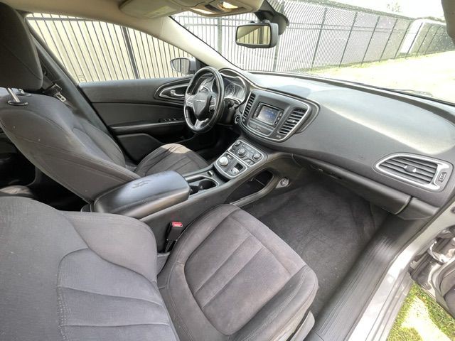 2015 Chrysler 200 Image 16