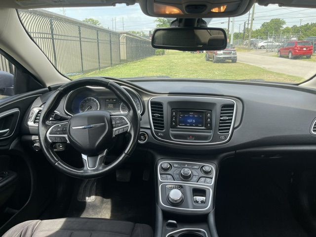 2015 Chrysler 200 Image 20