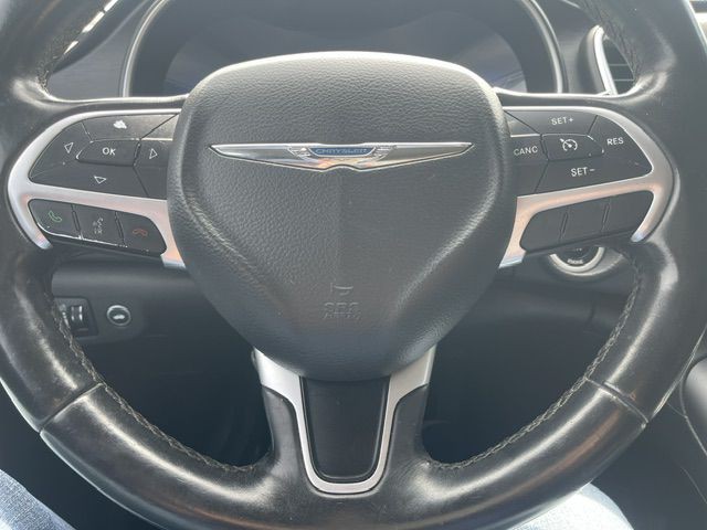 2015 Chrysler 200 Image 22