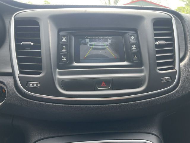 2015 Chrysler 200 Image 23
